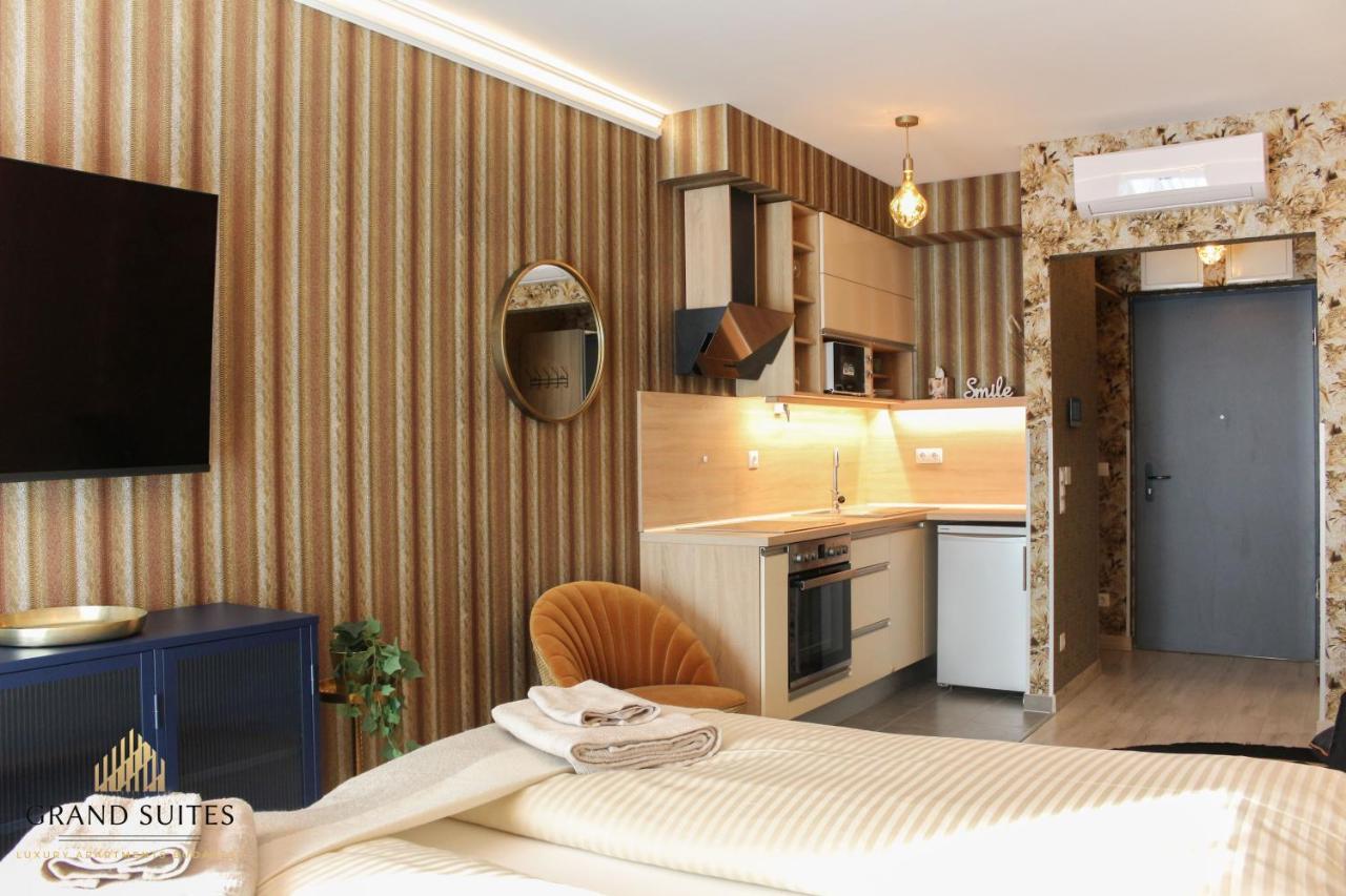 Grand Suites Corvin Budapest Exterior photo